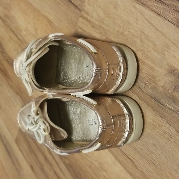 Pink metallic Sperry top siders 8M - Picture 3 of 4